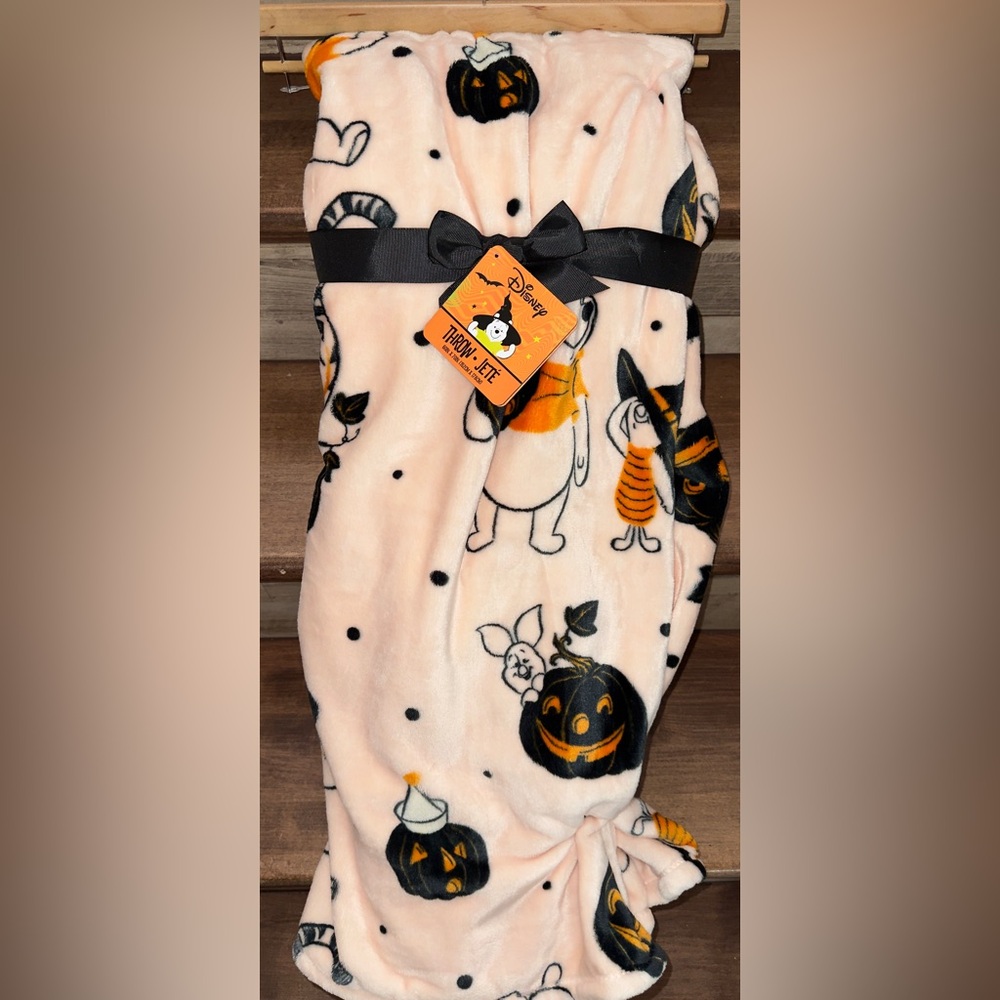 Super Cute 🥰 Disney Winnie The Pooh Plush Halloween Pink Throw 60” x 70” - NEW